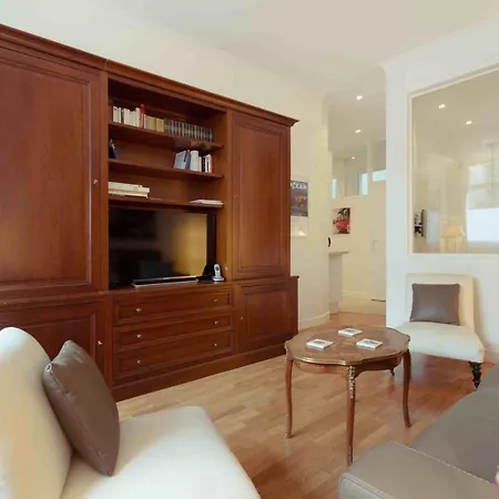 Le Vrai Apartment